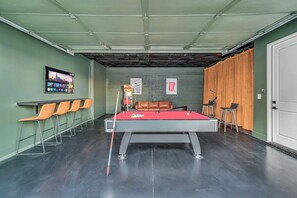 Discover the ultimate game room retreat for large groups in Nashville! With chic decor, a stylish pool table, and a cozy lounge, it's ideal for bachelorette parties or family reunions—just minutes from Downtown!