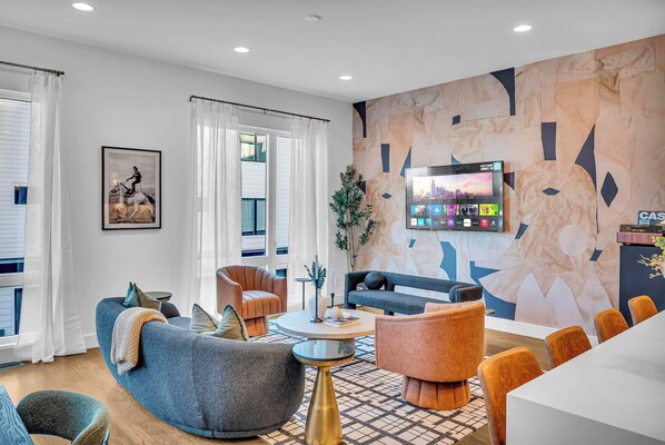 Explore this chic Downtown Nashville rental, perfect for bachelorette parties or family reunions. With luxurious seating and a welcoming atmosphere, it promises stylish comfort and unforgettable memories in Music City.
