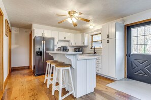 Kitchen | 2nd Floor | Keurig K-Duo | Blender | Toaster
