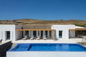 Enjoy the Aegean Sea in a villa that’s both luxurious and welcoming.