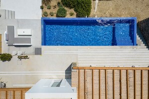 Sun-soaked days and starlit nights await by the stunning 40m² infinity pool.