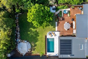The vast landscaping and outdoor entertaining areas.
