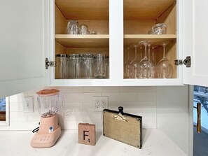 Fully stocked kitchen, blender included