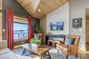 Upstiars living with DirecTV & smart TV apps