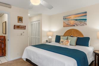 MK- D106: Convenient 1BR Condo, Lush Tropical Views