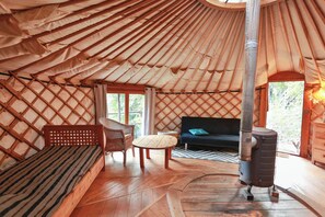 Yurt (2)