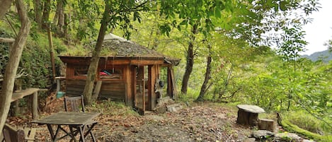 Extérieur de la petite cabane