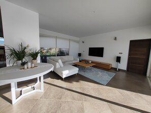 Living room (2)