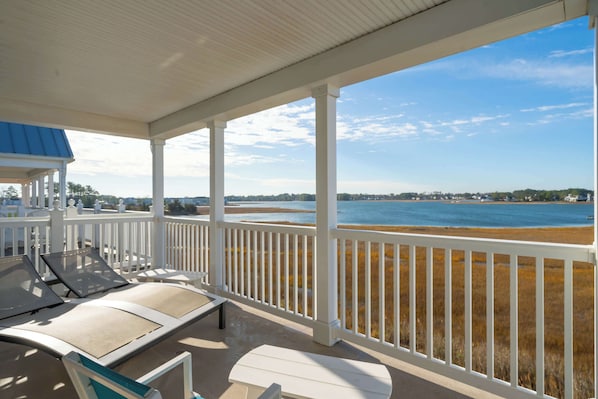 Balcony with amazing panoramic bay views