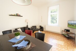 Dining table in the living room App Therme