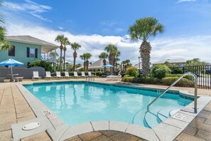 Emerald Shores has 2 community pools. The north pool is heated during the winter