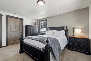 Bedroom with Queen Bed and attached En-Suite