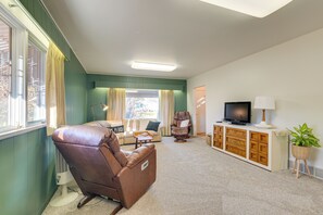 Living Room | Free WiFi
