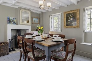 Archway House Dining Room - StayCotswold