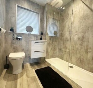 Newly refurbished bathroom 