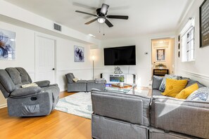 Living Room | Smart TV | Free WiFi | Single-Story Unit