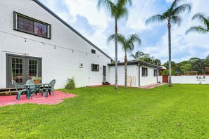 Backyard | Outdoor Seating