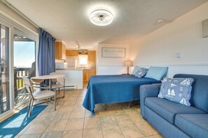 Studio | Electric Heating | Window A/C Unit | Smart TV | Free WiFi