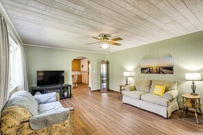 Living Room | Smart TV | Central A/C