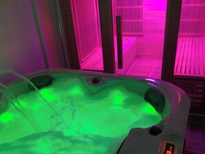 Indoor spa tub