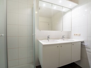 Spiegel, Zapfhahn, Sinken, Armatur, Bad Sink, Gebäude, Badezimmerschrank, Badezimmer, Cabinetry