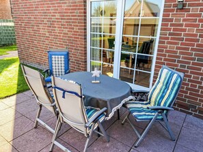 Table, Furniture, Chair, Plant, Wood, Interior Design, Outdoor Furniture, Outdoor Table, Building, Brickwork