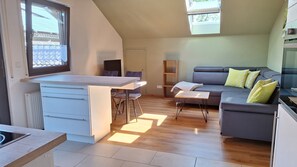 Wohnzimmer mit Essbereich