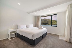 Master bedroom (super king bed which can split into singles)