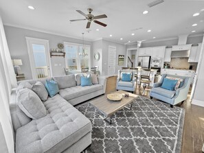 Large Living Room for Hosting the Whole Family!