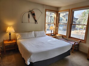 Bedroom 1 - King bed