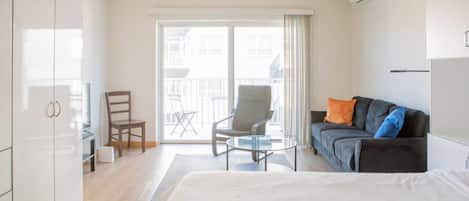 Spacious living room