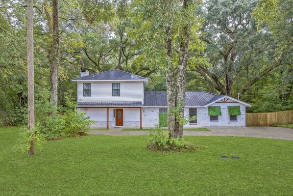 Grass, Cottage, House, Lawn, Tree