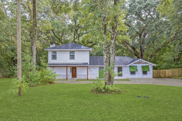 Grass, Cottage, House, Lawn, Tree