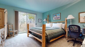 Indoors, Home Decor, Furniture, Bed, Bedroom