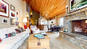 Home Decor, Furniture, Indoors, Living Room, Table