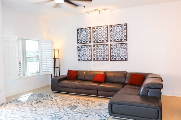 Home Decor, Couch, Furniture, Architecture, Building