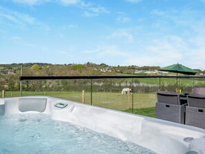 Hot tub | The Old Cowshed, Thorness