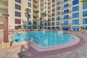 Endless pool, 4th floor! One floor down from our unit!