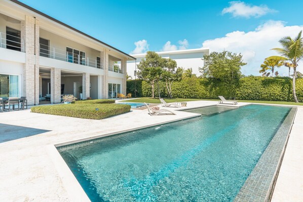 Swimming pool