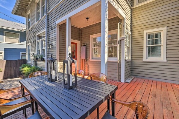 Outdoor dining