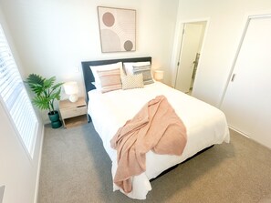 Master Bedroom (2)