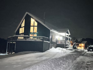 Chalet new construction 
3 bedroom3 in-suite full bath loft 2 twin beds