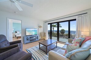 Spacious living room with a queen size sleeper sofa.