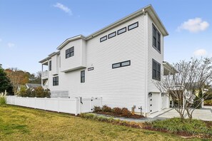 ,Side Elevation,