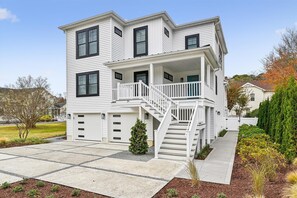 ,Front Elevation,
