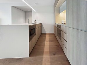Kitchen, Integrated Fridge/Freezer, Dishwasher, Microwave, Oven & Induction Cooktop 