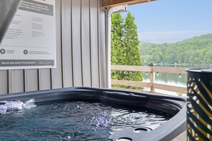 Indoor spa tub