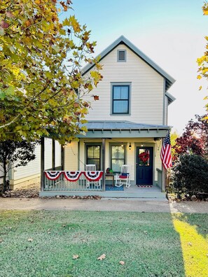 Welcome to Independence Stay, where you have the freedom to relax and play!