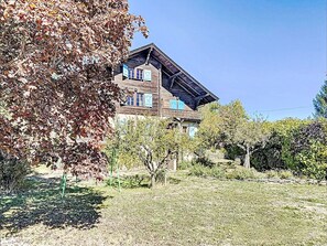 Plant, Sky, Nature, Natural Landscape, Land Lot, Slope, Tree, Grass, House, Rural Area