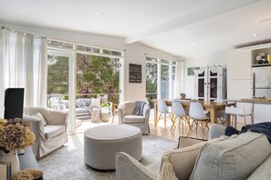 Breakfast Room (2)